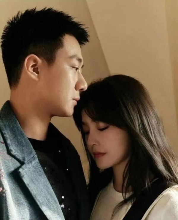 张佳宁高至霆三年姐弟恋告终！婚育分歧成导火索，分手竟如此体面