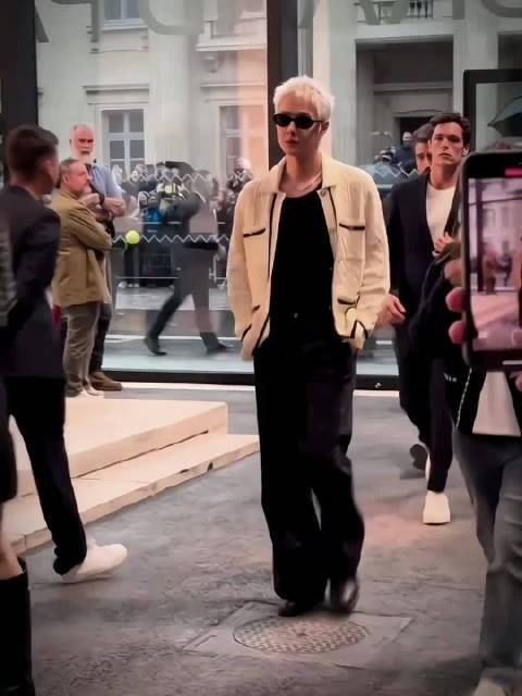 王一博冰雨火造型获赞帅酷难形容