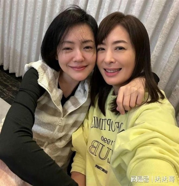 小S哽咽念不了台词！具俊晔「悄现身」低调陪伴 黑帽身影罕见笑容