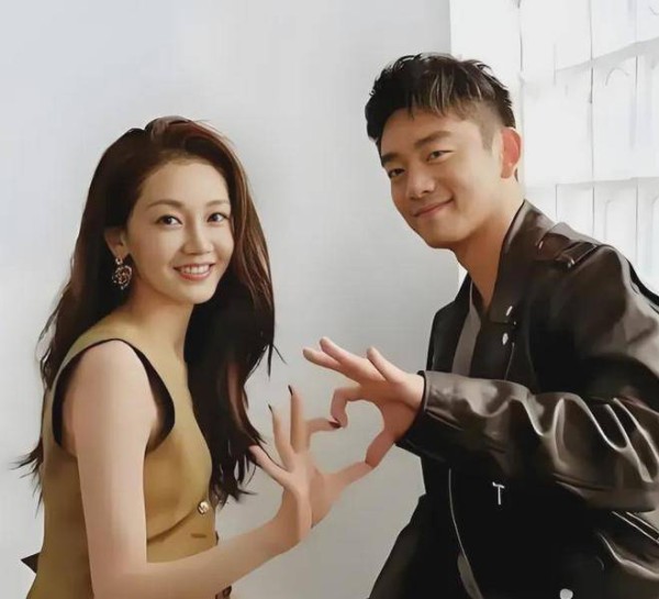 郑恺爱妻人设遭吐槽，网友曝苗苗住院生娃被催缴费，三年生了三胎