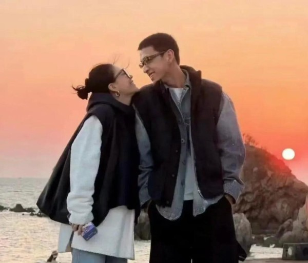 离婚12天就谈恋爱了？李嘉格晒小9岁男友，车澈是嘴硬还是强撑？