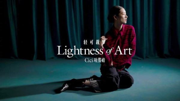 项偞婧登红秀封面，诠释超模与艺术搭桥人双重身份