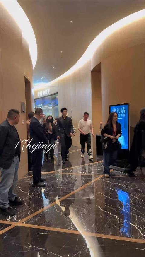 我靠帅飞我了，我滴妈呀！ @杨旭文 @杨旭文工作室 杨旭文杨旭文卢凌风