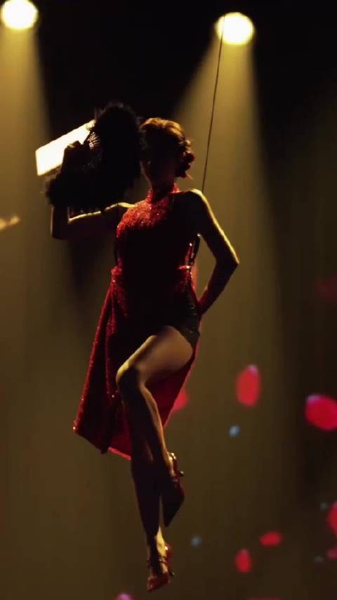 吴宣仪表演《玫瑰玫瑰我爱你》饭拍视频曝光