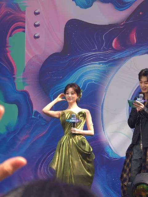 一个比心迷倒一群 祝绪丹爱奇艺尖叫之夜