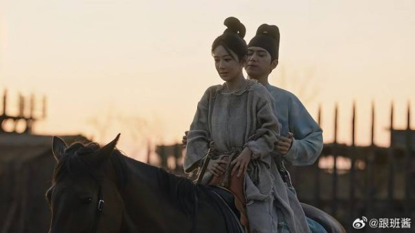 蒋长扬买下何惟芳，让她脱离苦海，骑马带她回长安！