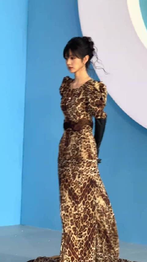 田曦薇这个小猫敬礼怪不得大家都这么喜欢,看完以后我感觉我都要成粉丝了