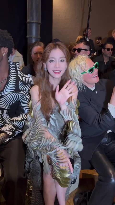 回来即是顶级！视频里Baby姐说这次还要看三场秀