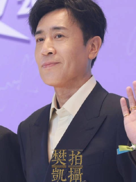 最低调的于和伟,但总是人群里最亮眼的,这就是老戏骨于老师的人格魅力!