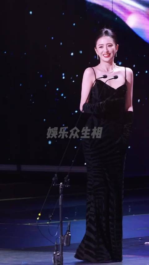 佟丽娅尖叫之夜内场生图 黑色吊带