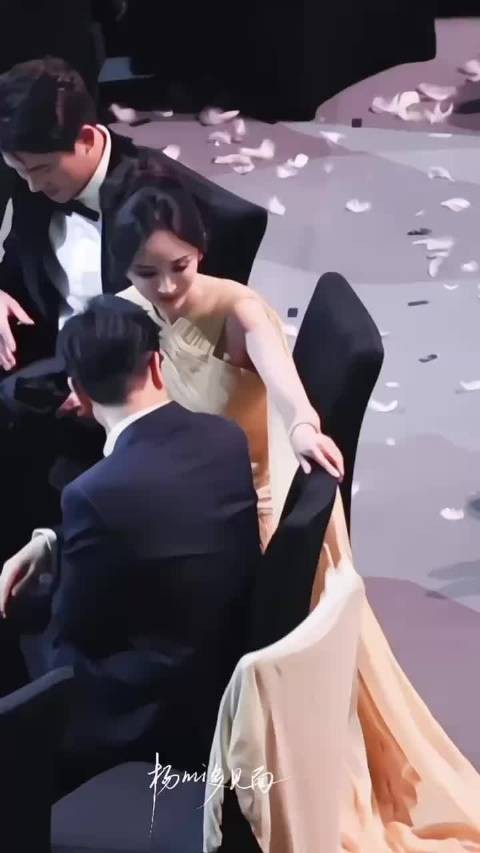 杨幂和于和伟老师怎么每年都有新笑料啊hhhh