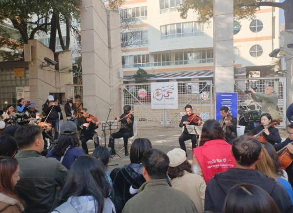 音乐快闪邂逅金色银杏 五华区举办城市音乐会