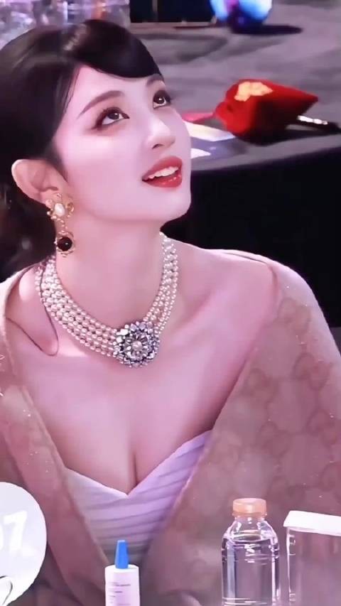 王楚然内娱活人感天花板非她莫属美貌与真实感双在线!