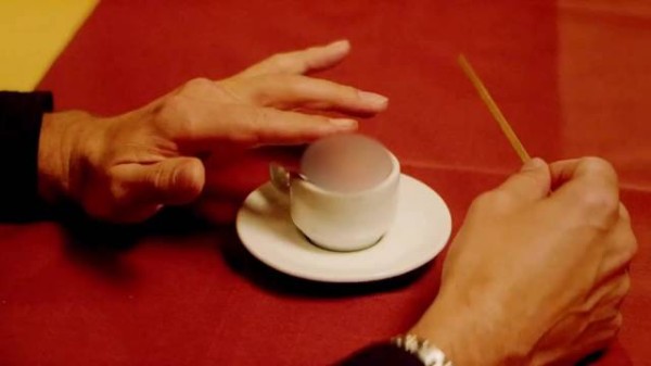 男人有一项超能力,稍微动动手指,就能让美女神魂颠倒《别去地下室 》