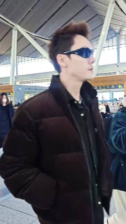 陈伟霆:还问,想想那些事就气人