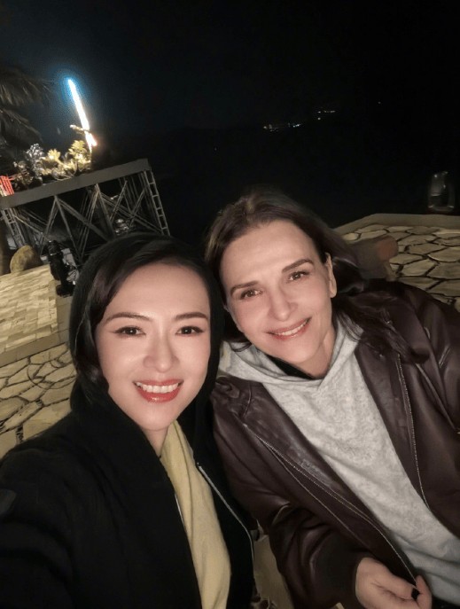 章子怡晒与朱丽叶・比诺什合照 国际女神同框氛围感拉满