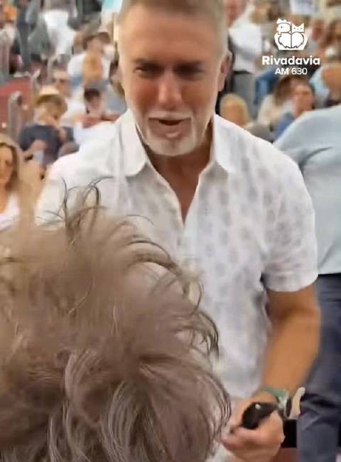 阿根廷总统米莱马球赛看台致敬前战神