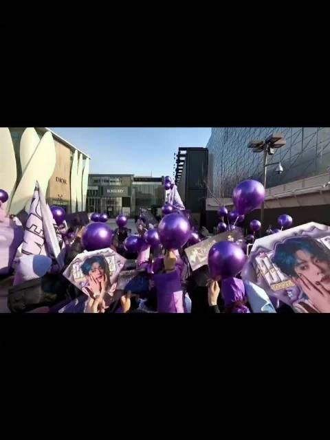 邓为迪奥活动现场冬日暖心逆应援超好的为子,双向奔赴的浪漫