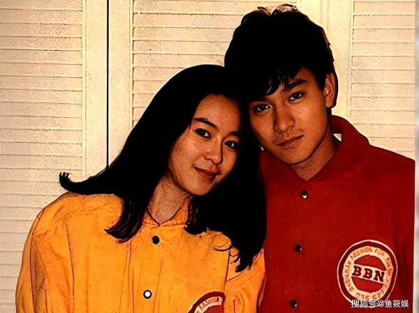 40年隐形,一朝官宣:刘德华与朱丽倩首张合照,为何让全网泪目?