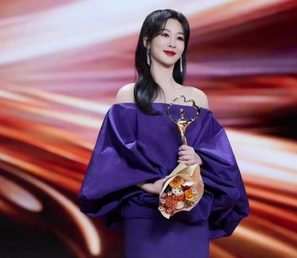 杨紫三封Queen，凭啥她能成内娱第一人？