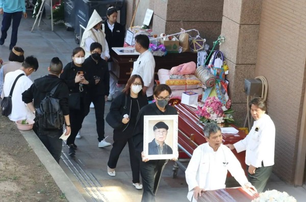 马国明父亲出殡！低调办丧礼 火化仪式已结束