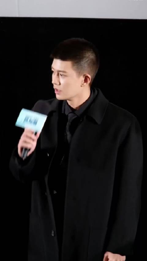 任嘉伦谈家国情怀,饰演何贤以金融暗战护同胞