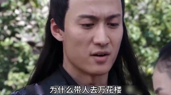 女人女扮男装带着朋友去万花楼,只为一睹花魁娘子的芳容