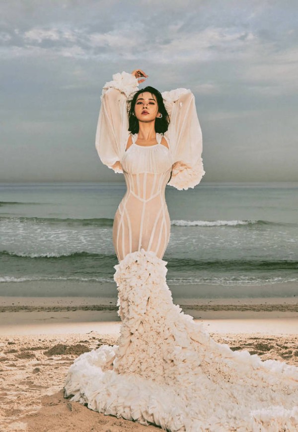 蔡依林身姿曼妙，性感吸睛。