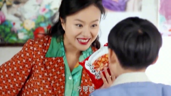 全家穷得吃野菜，喜凤却有钱不给，跟儿子偷吃美味