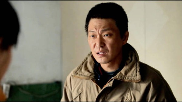 十年兄弟扛住了牢狱，却在一袋钱和一面墙前跪下了！