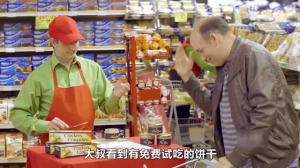 大叔多次试吃免费的饼干,被老板拒绝后竟出现了令人尴尬的一幕