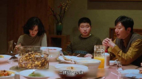 原来妈妈这么多年不管自己的原因是她早已重组新的家庭,还给他生一个弟弟