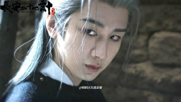 谢淮安能不能用这种看垃圾的眼神盯我