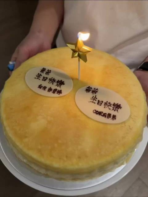 向华强庆生三代同堂,向佐一家合影