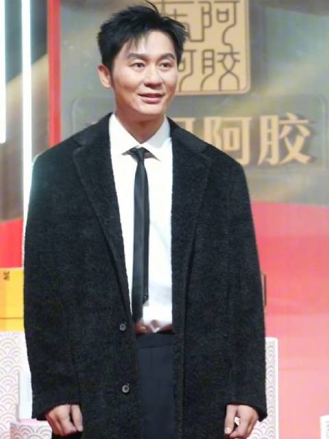 47岁李晨事业感情双失意，网友叹其蹉跎半生