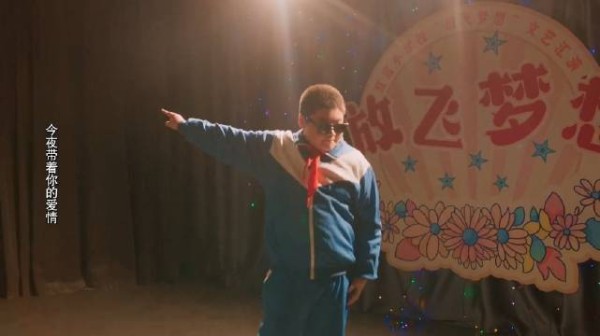 果然外甥都像舅 二胖这舞姿有老舅的风采啊