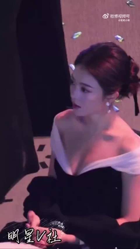 赵今麦 深V礼裙 麦麦好美