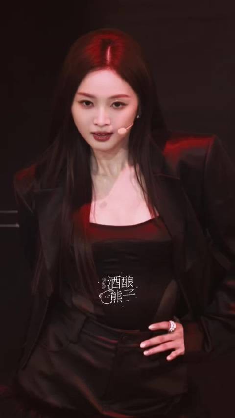 吴宣仪这个转身太帅了