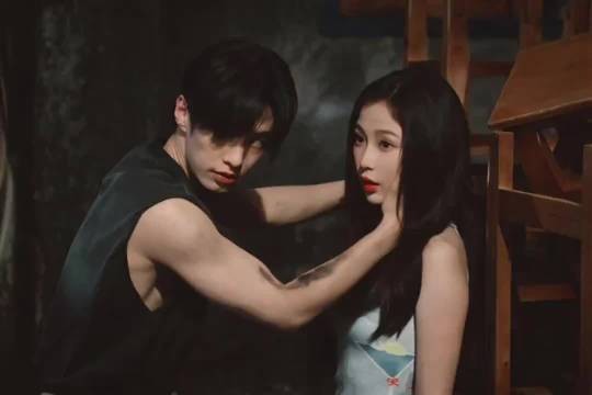 潘恺撞见靳朝和姜暮亲亲,上一次撞见你俩的是三赖