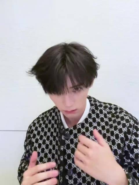 应该没人不爱周翊然这种痞帅大男孩吧，又要狠狠的心动了