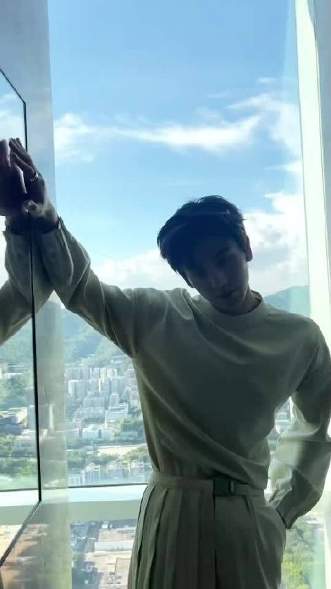 张凌赫这侧颜的优越感应该没有人不懂的吧，真的好帅啊