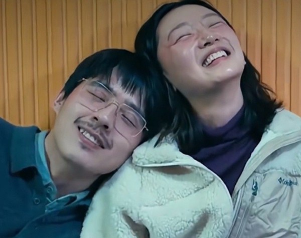 周冬雨刘昊然五年绯闻太抓马，狗仔曝感情依旧火热：没分手