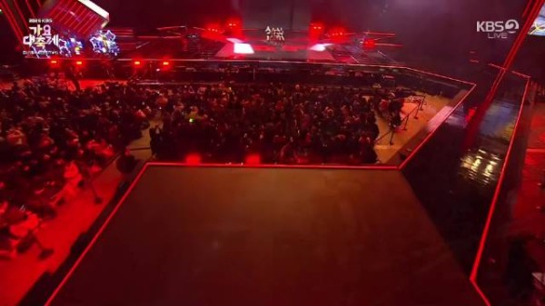 KISS OF LIFE献唱Bad Girl Good Girl亮相KBS歌谣大祝祭