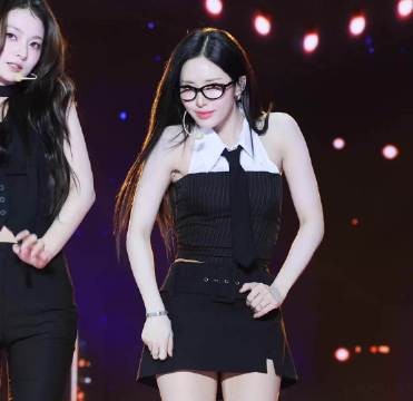 朴池原——短裙 直拍 所有人都在问的眼镜女神！ ..