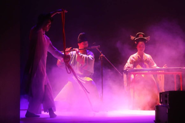 国风顶流“自得琴社”空降静安,解锁时尚大秀新玩法