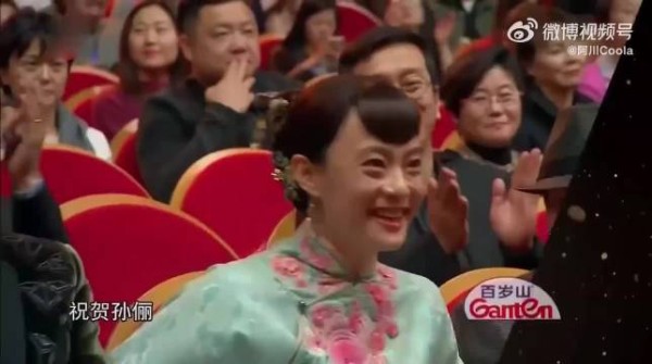 孙俪得知自己获奖,直接从片场飞到晚会,衣服都没来得及换太敬业