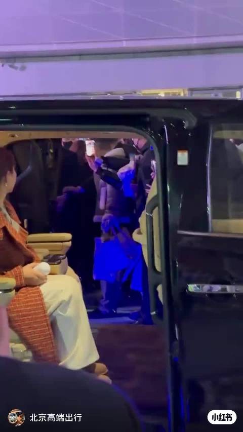 姐姐昨天和香港闺蜜团小聚一下，雨露均沾