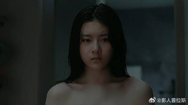 老总偷拍不雅视频 为了特殊时期保命，女孩不惜一切窃取！