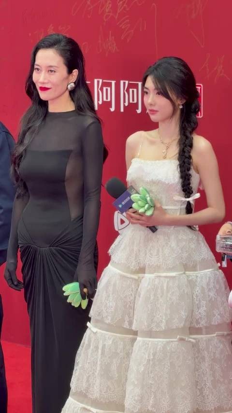 许我耀眼剧组亮相金鹅荣誉红毯～赵露思没来
