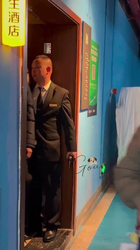 常华森重庆波司登活动出发 ,小卡子萌死了